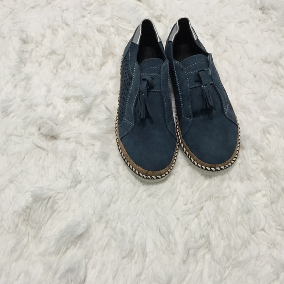 Casual Blue Sneakers - Picture 3 of 5